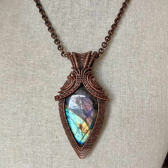Jewelry - Stunning Labradorite and Copper Weave Pendant